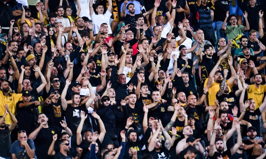 Το ζεστό χειροκρότημα κόσμου και παικτών της ΑΕΚ μετά το ματς στη Σόφια