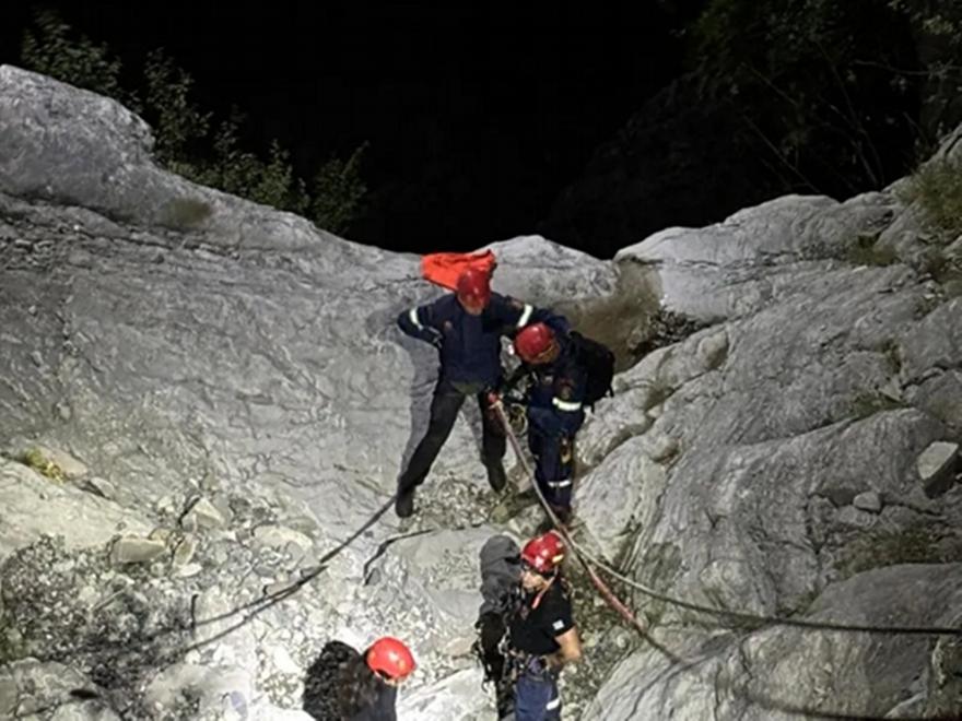 Αίσιο τέλος στην περιπέτεια 2 αδελφών που χάθηκαν τη νύχτα σε βραχώδες σημείο στο Αλεποχώρι