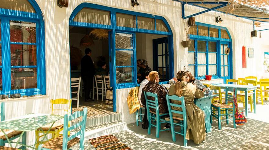 Αρόδου - Κύθνος: Για απλό, νόστιμο φαγητό και ξεγνοιασιά, πλάι στο κύμα