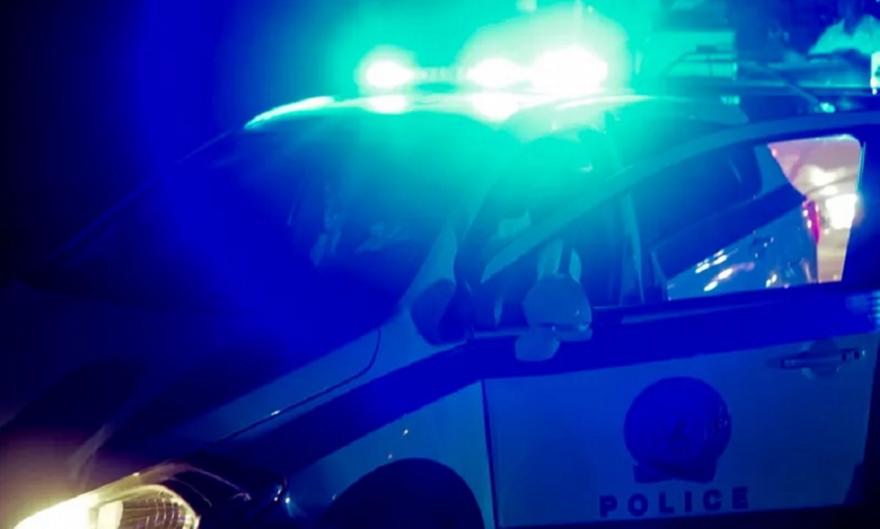 Δύο νεκροί από πυροβόλο όπλο εντοπίστηκαν σε είσοδο πολυκατοικίας στη Νέα Σμύρνη