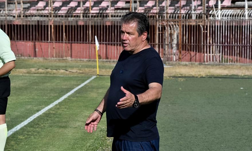 Ξέσπασμα Σούλη Παπαδόπουλου: «Απαράδεκτο το γήπεδο της Σύρου, προστατεύσαμε παίκτες όπως ο Ελ Αραμπί»!
