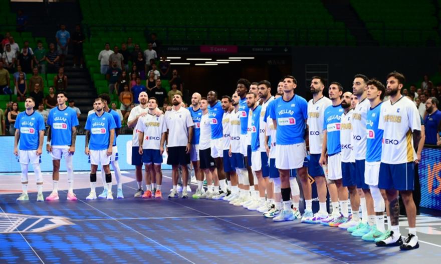 Αγκαλιά Έλληνες και Κύπριοι διεθνείς στον Εθνικό Ύμνο