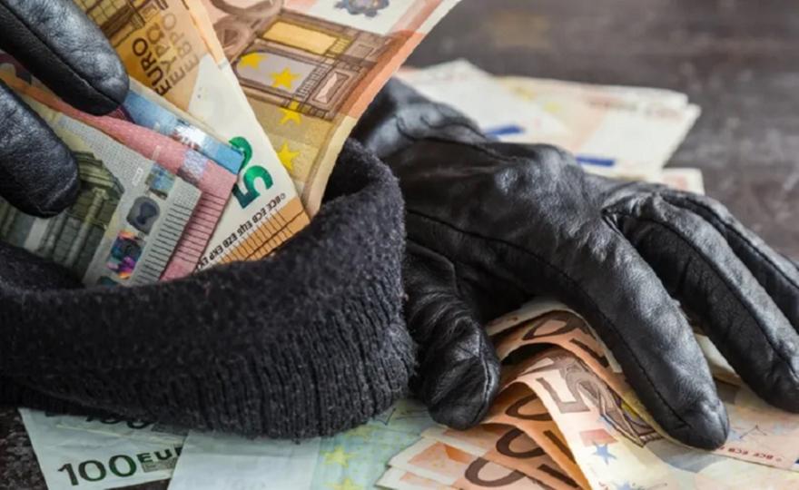 Αιγάλεω: Ένοπλη ληστεία σε μίνι μάρκετ - Απείλησαν 21χρονη υπάλληλο