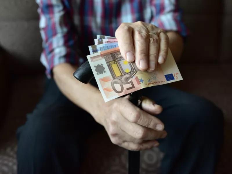 Πότε θα καταβληθούν συντάξεις και επιδόματα