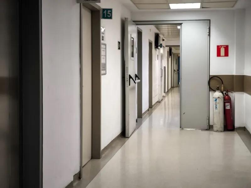 Θεσσαλονίκη: Ελεύθερη η 25χρονη που δέχθηκε επιθεση από άντρα - Στο νοσοκομείο η απολογία της