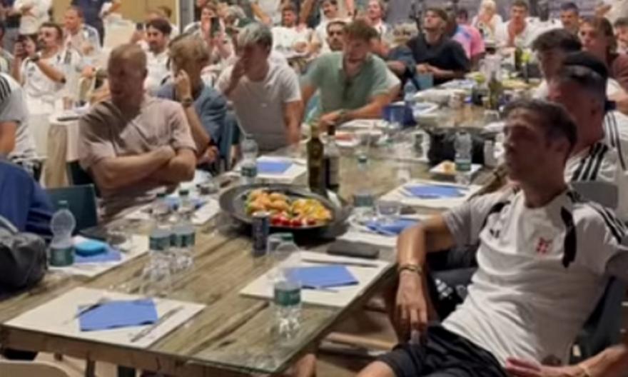 Η αντίδραση του Δουβίκα την ώρα που βγήκε η ΑΕΚ για την Κόμο