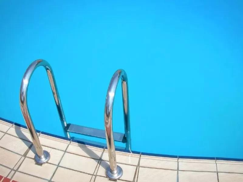 Διαρροή χημικών αερίων σε πισίνα στη Σαλαμίνα: «Δεν μπορούσαμε να πάρουμε ανάσα» λέει ο πατέρας 3χρονης