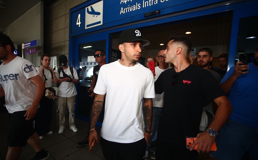 Ολυμπιακός: Έφτασε στην Αθήνα ο Γκουστάβο Πουέρτα