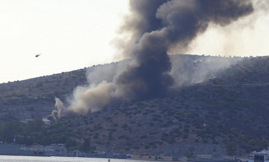 Φωτιά στην Κάρυστο – Νέα ενίσχυση δυνάμεων, επιχειρούν 13 εναέρια, ήχησε το «112»