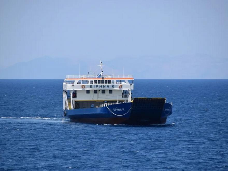 Βύθιση φεριμπότ ανατολικά της Σίφνου – Σώοι οι δύο επιβαίνοντες