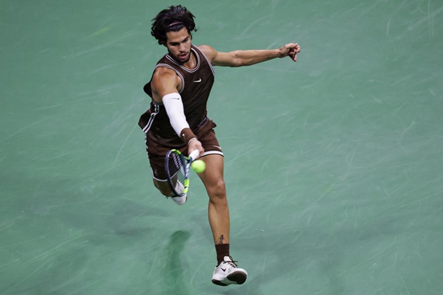 US Open: Ο Αλκαράθ ξέσπασε για το σερβίς του και μετά «καθάρισε» τον Φαρία