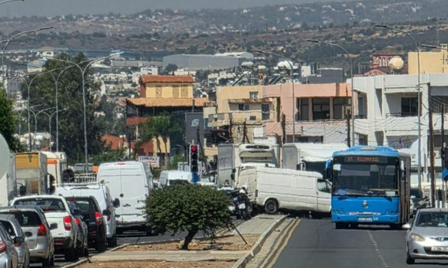 Λεμεσός: Καταδίωξη με πυροβολισμούς – Οδηγός βαν αγνόησε αστυνομικό έλεγχο