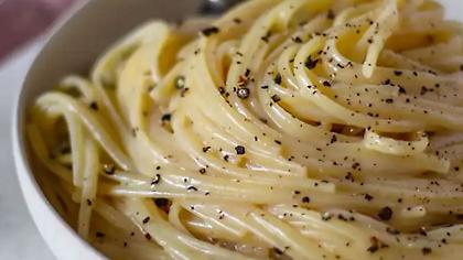 Cacio e Pepe: Η διάσημη ιταλική μακαρονάδα που γίνεται με μόλις 2 υλικά