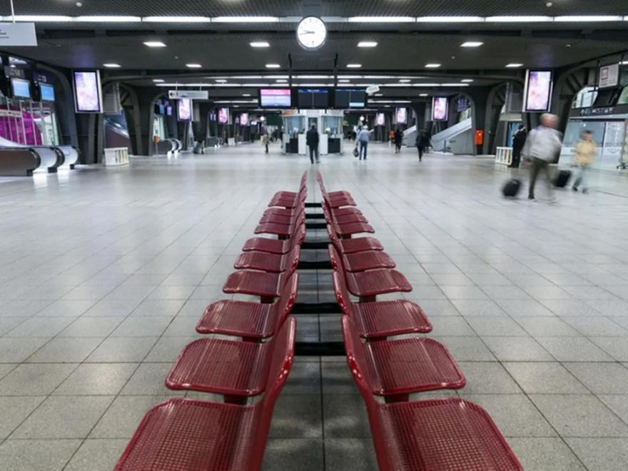 Συναγερμός στις Βρυξέλλες: Άνδρας με καλάσνικοφ συνελήφθη σε κεντρικό σιδηροδρομικό σταθμό