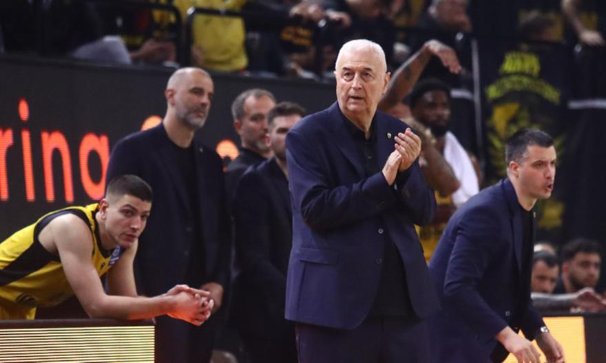 Φυσιοθεραπευτές της ΑΕΚ έσωσαν γυναίκα που έχασε τις αισθήσεις της στο «Ελ. Βενιζέλος»!