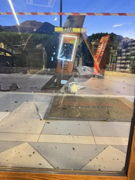 Ανατίναξαν ATM στη Στούπα Μεσσηνίας και άρπαξαν πάνω από 200.000 ευρώ - Δείτε φωτογραφίες