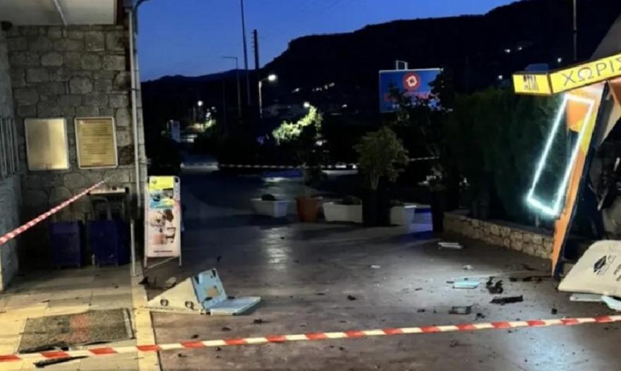 Ανατίναξαν ATM στη Στούπα Μεσσηνίας και άρπαξαν πάνω από 200.000 ευρώ - Δείτε φωτογραφίες