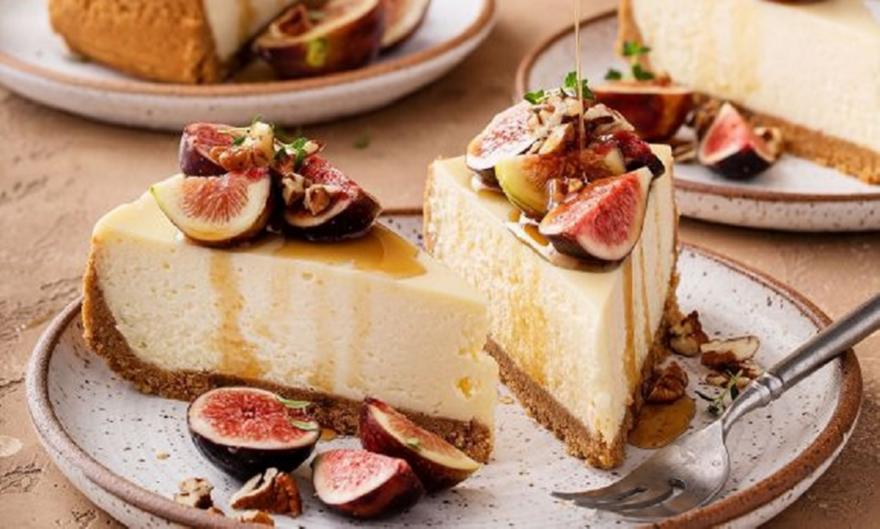Cheesecake με φρέσκα σύκα, ανθότυρο και μέλι