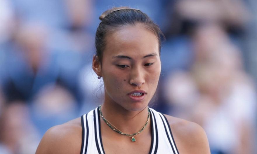 Στα προημιτελικά του US Open η αδιανόητη Ζενγκ! Γύρισε δεύτερη φορά από το 0-5 σε τρεις μέρες και απέκλεισε τη Σφιόντεκ