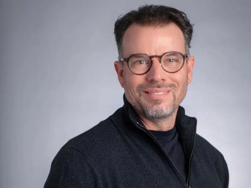 Ποιος είναι ο Chris Rokos: Ο δισεκατομμυριούχος trader που αφήνει τη Βρετανία για την Ελλάδα