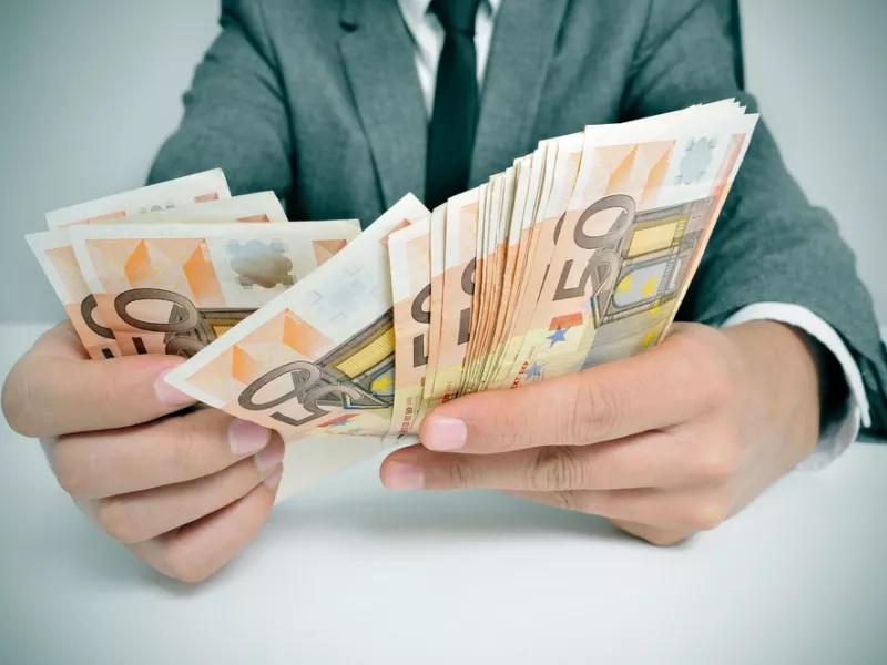 Οι Έλληνες έχουν στις τράπεζες 121 δισ. ευρώ παθητικές καταθέσεις