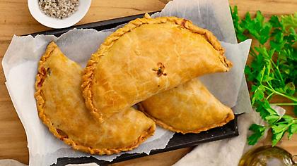 Cornish pasties: Οι χορταστικές κρεατόπιτες της Κορνουάλης