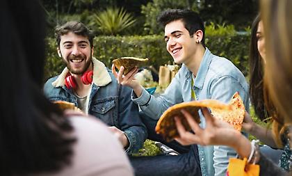 Πώς τρώει η Gen Z στην Ελλάδα: Νέες έρευνες του Πανεπιστημίου Ιωαννίνων