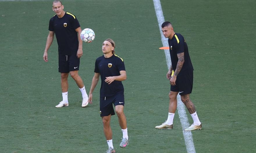 Προπόνηση, γεύμα και αναχώρηση της αποστολής της ΑΕΚ για Τρίπολη