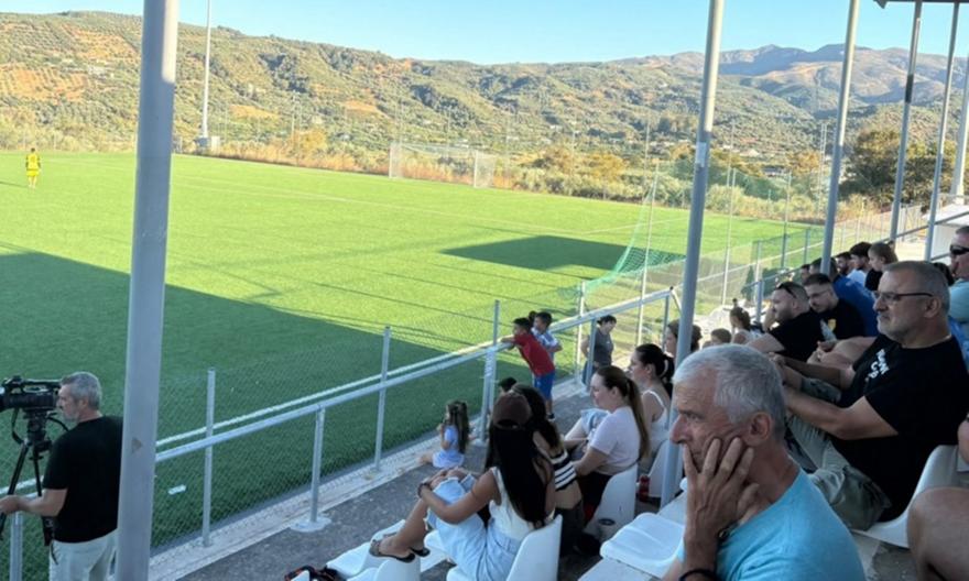 Απίστευτο σκηνικό στα Χανιά: Τραυματίστηκε διαιτητής και το ματς συνεχίστηκε χωρίς επόπτη (video)