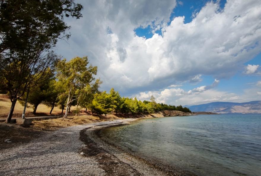 Καιρός: Πτώση της θερμοκρασίας, νεφώσεις και άνεμοι έως 6 μποφόρ
