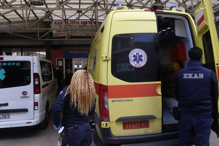 Θεσσαλονίκη: Επιχείρηση απεγκλωβισμού τεσσάρων ατόμων έπειτα από τροχαίο στην Εξοχή