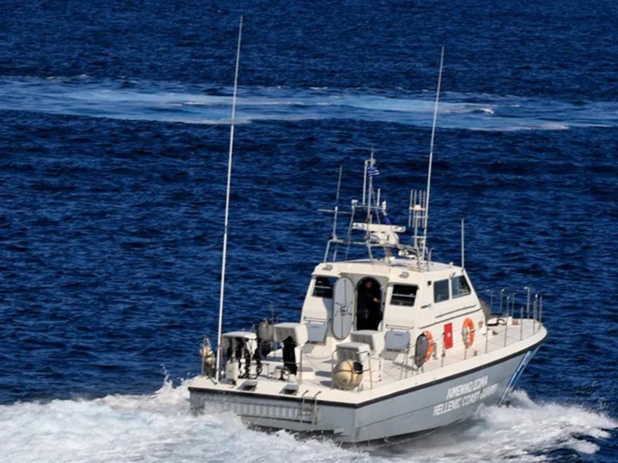 Έρευνες για αγνοούμενο χειριστή ταχύπλοου έπειτα από ανατροπή σκάφους