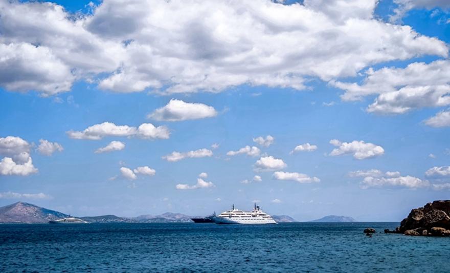 Καιρός: Ηλιοφάνεια στα ηπειρωτικά, βροχές σε Κρήτη και Αιγαίο