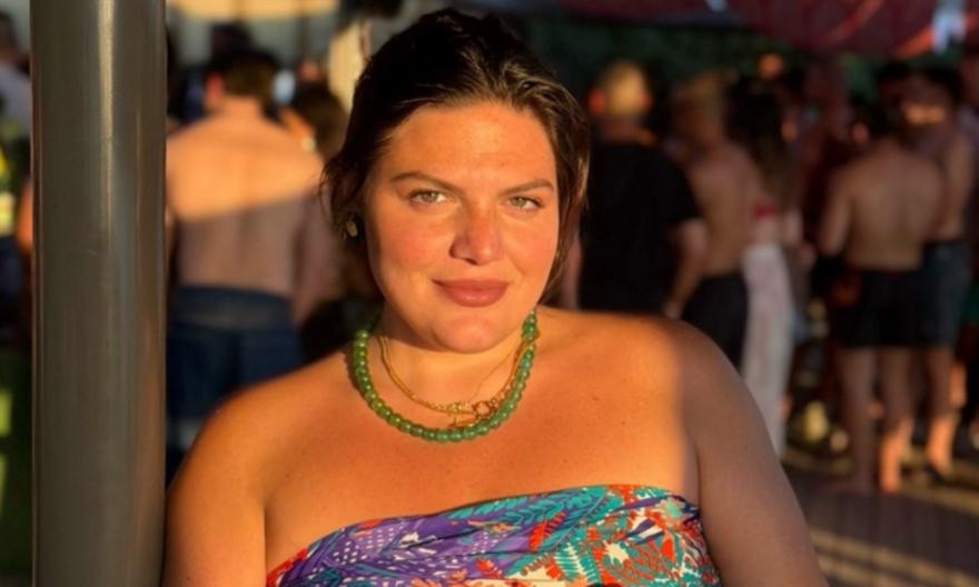 Δανάη Μπάρκα: Νιώθει Κωνσταντίνος Μαρκοράς στην τοποθεσία... σπίτι της και μια μπανιέρα έχει όλη την ευθύνη