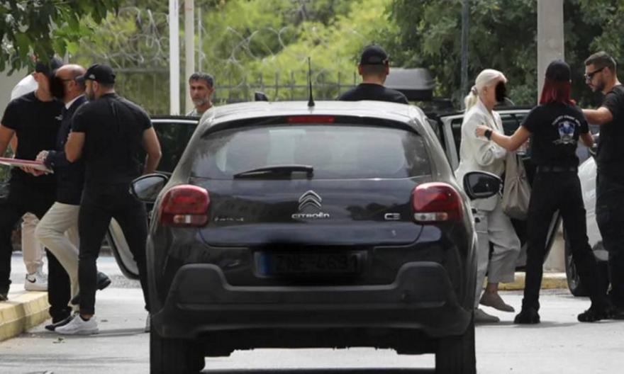 Θάνατος Μαζωνάκη: Για 2ο βράδυ στη φυλακή οι 2 γιατροί - Φύλλο και φτερό τα οικονομικά του ζευγαριού
