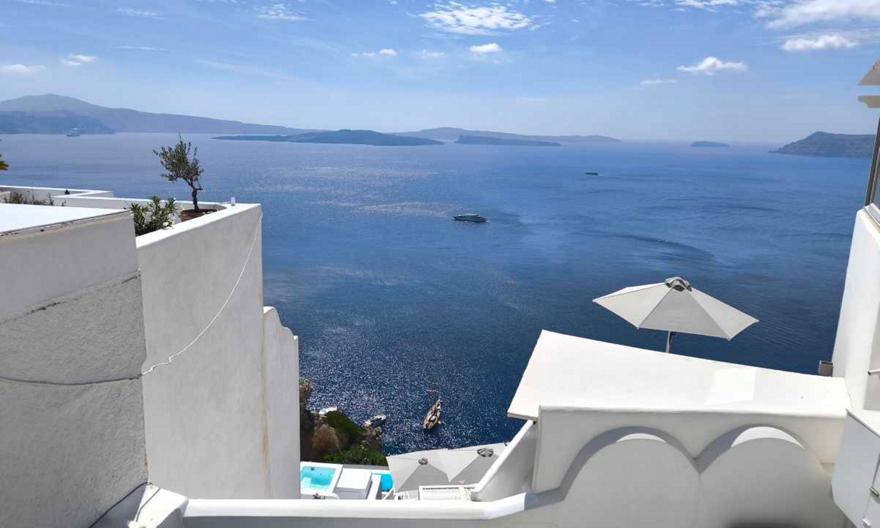 Καιρός: Ηλιοφάνεια με τοπικές βροχές – Έως 33 βαθμούς η θερμοκρασία