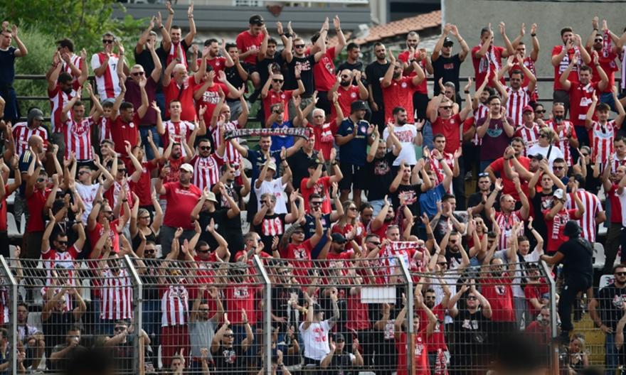 Ερυθρόλευκη απόβαση στη Λιβαδειά από τους οπαδούς του Ολυμπιακού!