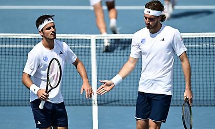 Davis Cup: Ήττα στο διπλό για τα αδέλφια Τσιτσιπά και νέο προβάδισμα για την Σλοβακία κόντρα στην Ελλάδα