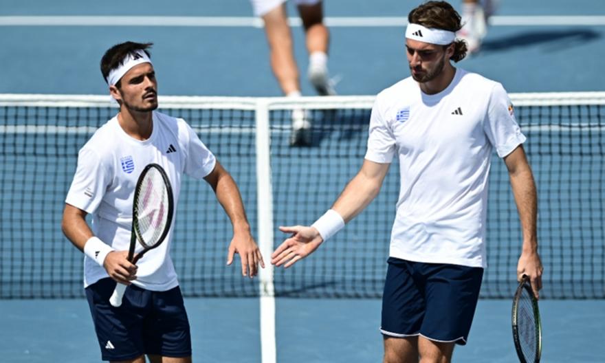 Davis Cup: Ήττα στο διπλό για τα αδέλφια Τσιτσιπά και νέο προβάδισμα για την Σλοβακία κόντρα στην Ελλάδα
