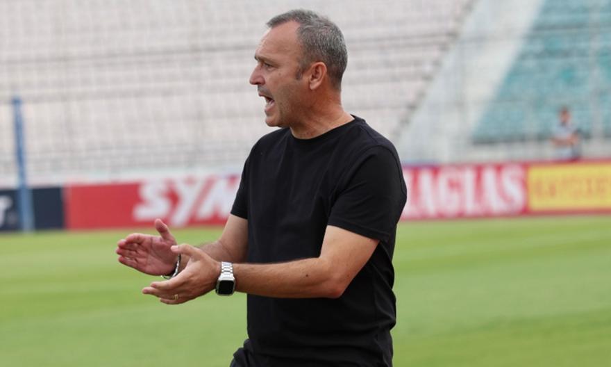 Μπράτσος: «Με γκολ που ακυρώθηκε και ένα πέναλτι νίκησε η ΑΕΚ, όλος ο κόσμος είδε»