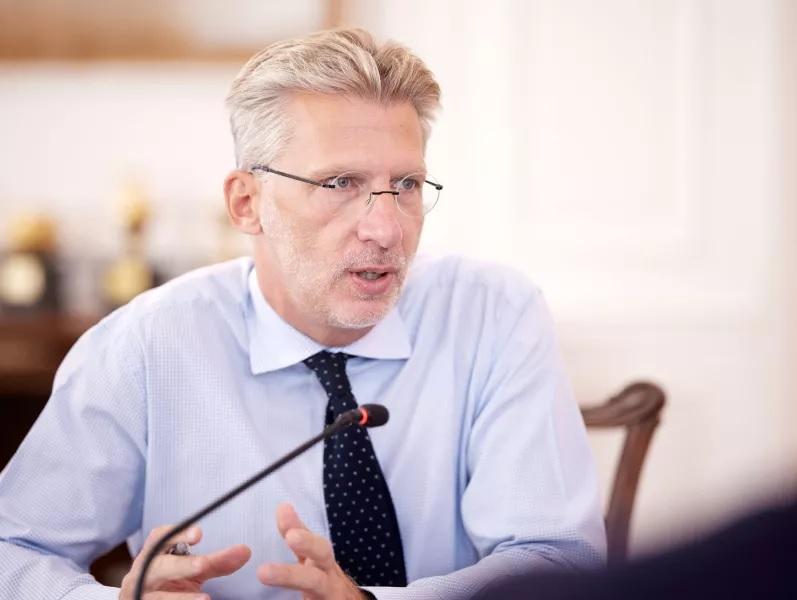 Σκέρτσος: «Στήριξη στα νοικοκυριά για το ενεργειακό κόστος, με βάση τις δημοσιονομικές αντοχές»