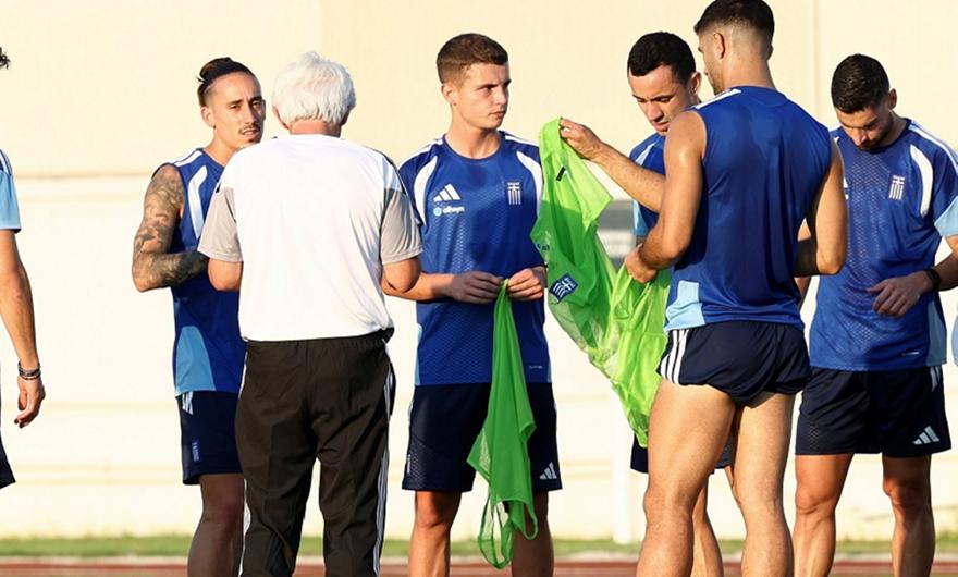 Έμφαση στην τακτική και δοκιμές μεσοεπιθετικά για την Εθνική ομάδα