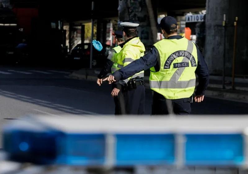 Ελληνικό: Φορτηγό προσέκρουσε σε γέφυρα – Κυκλοφοριακά προβλήματα στη λεωφόρο Βουλιαγμένης