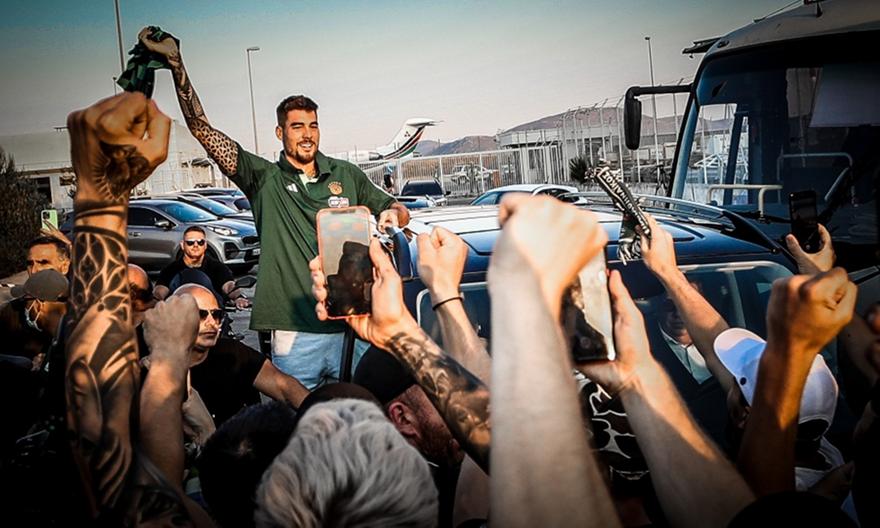 «Ενα ακέφαλο κοτόπουλο μέσα στα αίματα»: Ο Χουάντσο θυμάται την πιο τρελή υποδοχή της καριέρας του στην Αθήνα!