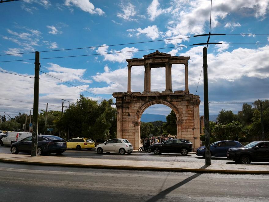 Καιρός: Αίθριος με μικρή άνοδο της θερμοκρασίας – Έως 6 μποφόρ στο Αιγαίο