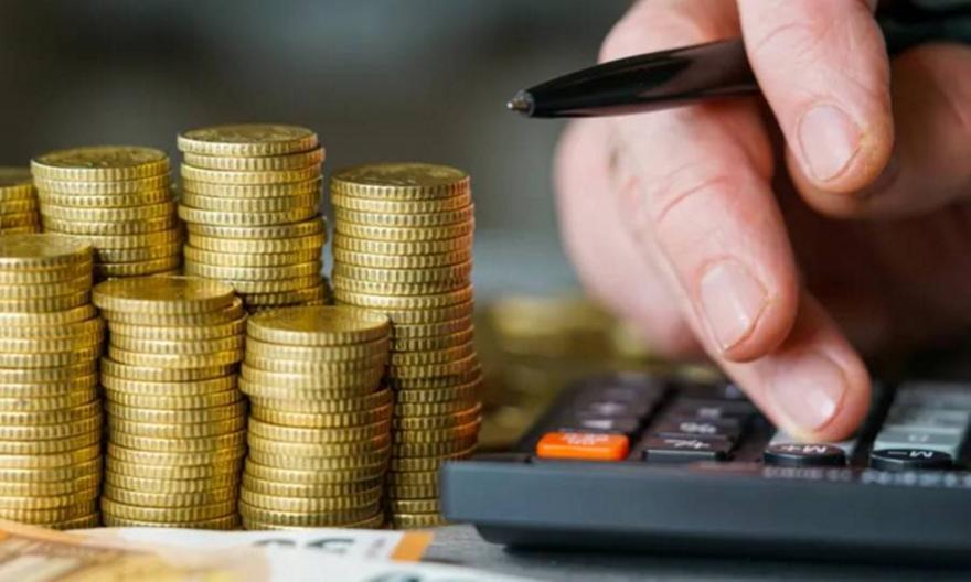 Έρχεται νέο «τσουχτερό χαράτσι» για τους επαγγελματίες