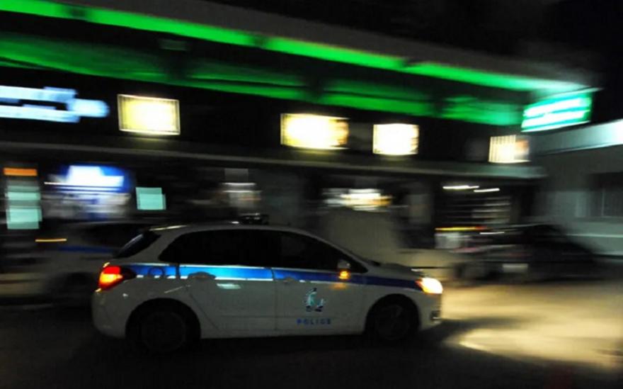 Συναγερμός στη Νίκαια: Άνδρας κρατά γυναίκα όμηρο μέσα σε σπίτι - Δηλώνει οπλισμένος