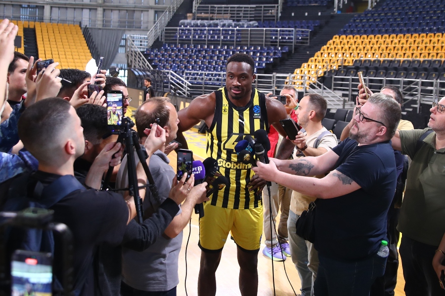 Η νέα εντυπωσιακή φανέλα του Άρη