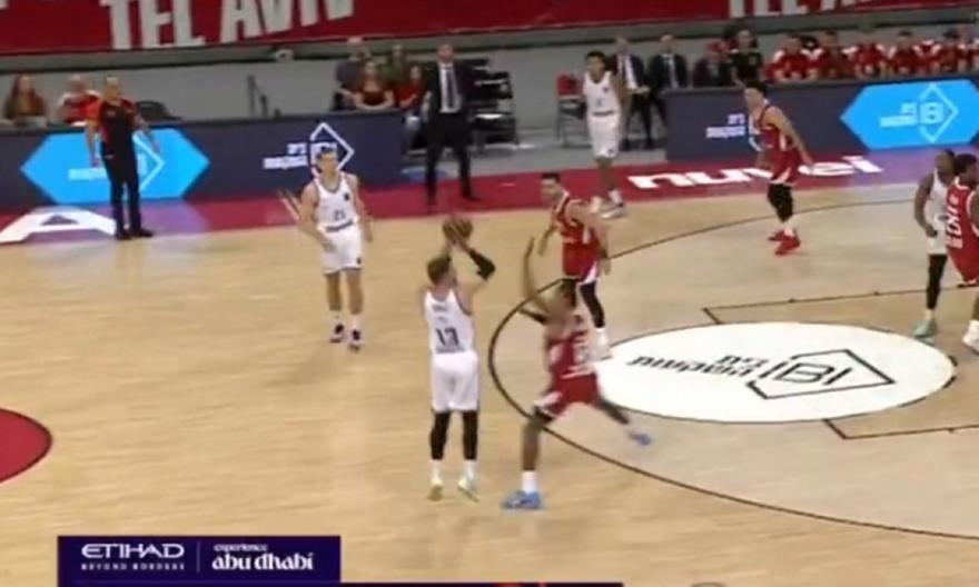Ξεκίνησε «καυτός» με 2/2 τρίποντα και καλάθι-φάουλ ο Ομπστ!