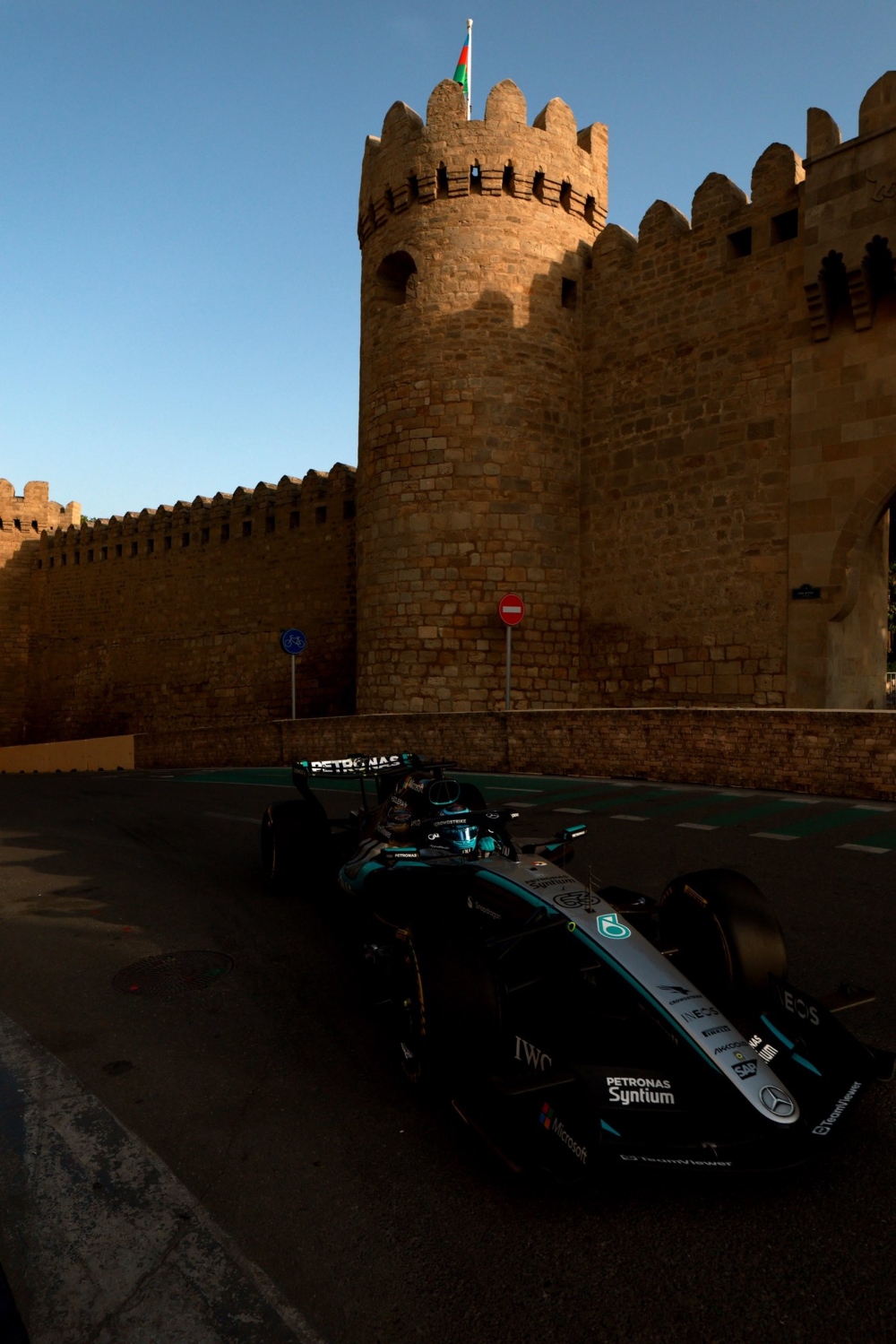 Formula 1: Διέλυσε τον ανταγωνισμό και κατέκτησε την pole position στο Μπακού ο Ράσελ